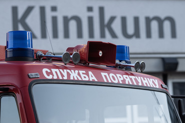 Link zur Presseinformation Nr. 027 / 2022 zum Thema "Feuerwehr-Rüstwagen, Medikamente und notfallmedizinische Ausrüstung: UMG spendet für Ukraine-Hilfe"
