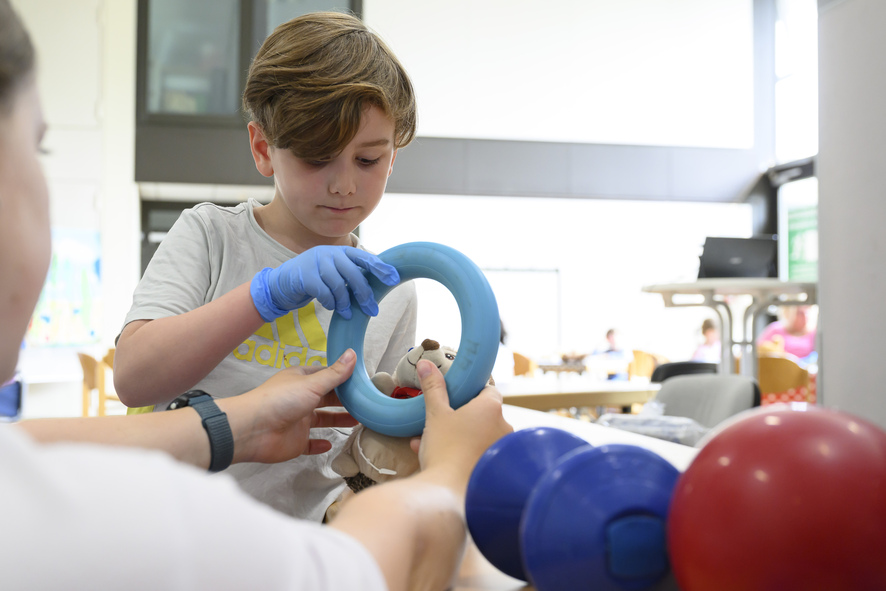 Bild zur Presse-News "Teddybärkrankenhaus – professionelle Hilfe für kranke Kuscheltiere"