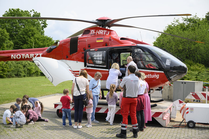 Bild zur Presse-News "Teddybärkrankenhaus – professionelle Hilfe für kranke Kuscheltiere"