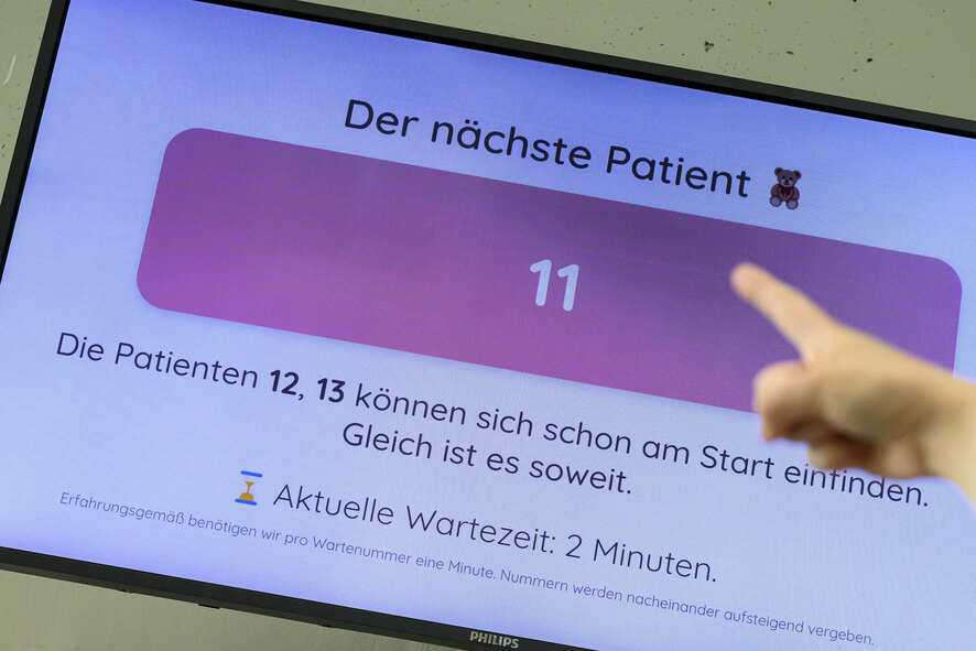 Bild zur Presse-News "Teddybärkrankenhaus – professionelle Hilfe für kranke Kuscheltiere"