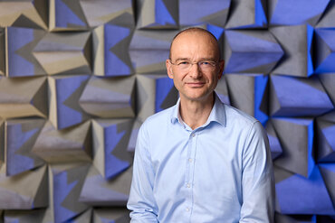 Illustration for the press release "Improved molecular light switch promises help for blind, deaf and heart patients"