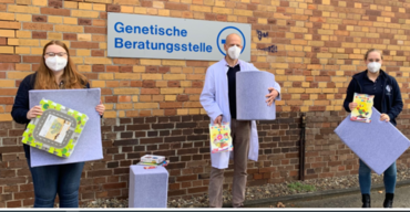 Spendenübergabe: Der Göttinger Leo Club spendet Spielsachen für die Humangenetische Beratungsstelle des Instituts für Humangenetik der UMG.