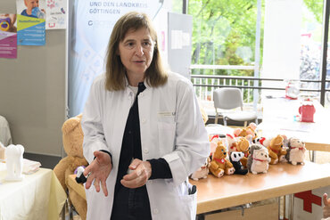 Bild zur Presse-News "Teddybärkrankenhaus – professionelle Hilfe für kranke Kuscheltiere"
