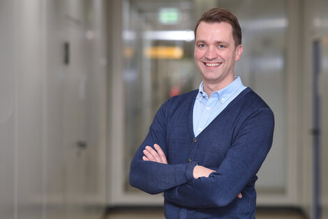 Das Bild zeigt Prof. Dr. Stefan Rieken, Direktor der Klinik für Strahlentherapie und Radioonkologie, Sprecher des UniversitätsKrebszentrums Göttingen und Alumni-Beauftragter der Medizinischen Fakultät.