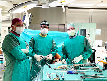 Bild zur Presseinformation "Vorreiter UMG: Neue OP-Methode bei schweren Rippenbrüchen beschleunigt Genesung von Patient*innen"