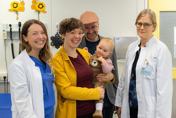 Bild zur Presseinformation "Hilfe für die kleine Alba – Ärzt*innen der UMG korrigieren seltene Schädelverformung"
