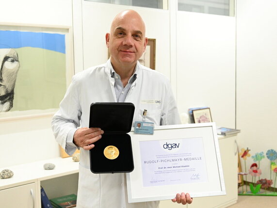 Bild zur Presseinformation "Rudolf-Pichlmayr-Medaille an Chirurgen der Universitätsmedizin Göttingen verliehen"