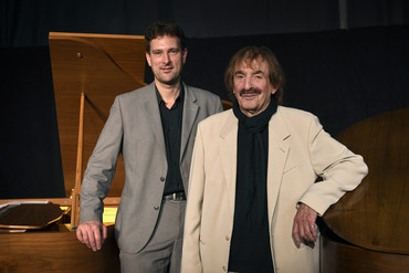 Presseinformation zum Thema "KULTUR IM KLINIKUM startet mit Joe Pentzlin und Gregor Kilian in die Herbstsaison"