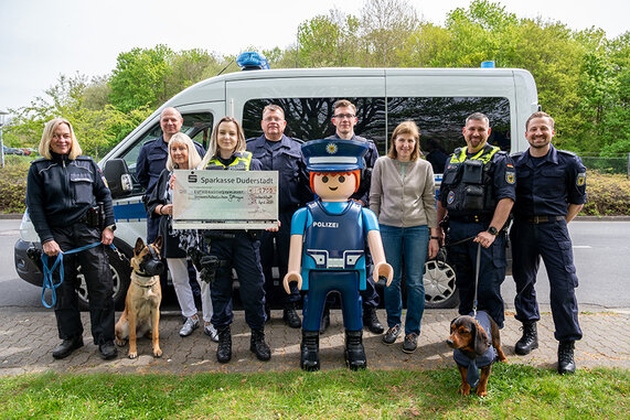Bild zur Presse-News "Spendenübergabe mit Spiel und Spaß – Bundespolizei Duderstadt erfüllt Kinderwünsche"