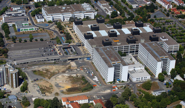 Link zur Presseinformation N.125 / 2022 zum Thema "Klinikum-Neubau: Vergabeverfahren erfolgreich abge-schlossen. Generalplaner beginnen im September"