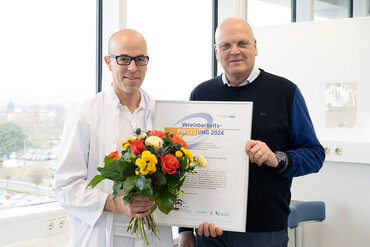 Bild zur Presseinformation "UMG-Vereinbarkeitspreis 2024: Kieferorthopäde für besonderen Einsatz in der Weiterqualifizierung von Mitarbeitenden ausgezeichnet"