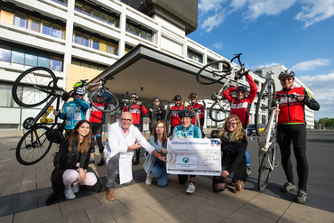 Link zur Presseinformation Nr. 067 / 2022 zum Thema "10.000 Kilometer für krebskranke Kinder. Radtour von Staufenberg nach Sylt auch zugunsten krebskranker Kinder an der UMG."