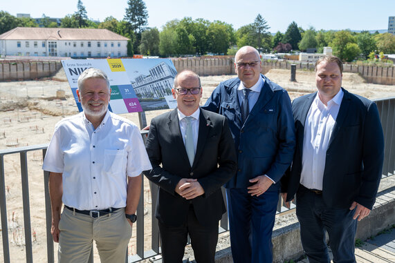 Bild zur Presse-News "Minister Tonne besucht UMG: Neubau NIKO und Technologietransfer im Fokus"