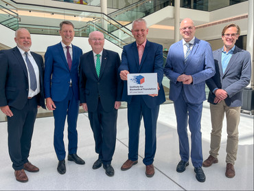 Link zur Presseinformation Nr. 077 zum Thema "25 Millionen Euro für den Forschungstransfer: Land Niedersachsen bündelt biomedizinische Spitzenforschung im neuen „Institute for Biomedical Translation“"