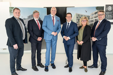 Link zur Presseinformation Nr. 117 / 2023 "Höher, schneller, kompakter: Beschleunigung und Prozessverbesserungen beim Klinikum-Neubau der UMG"