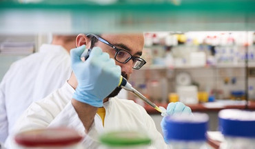 Biochemiker im Labor